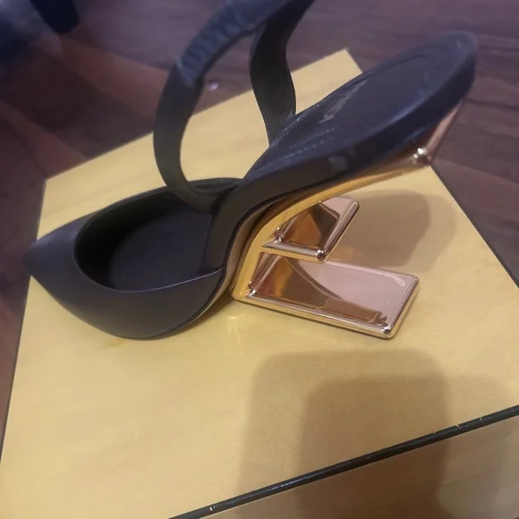 FENDI  FIRST LOGO HEEL 41 - Picture 5 of 7